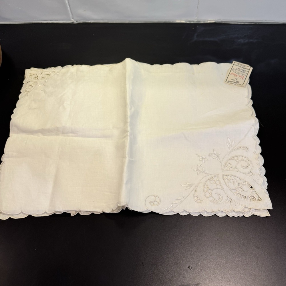 Vintage Irish Linen & Lace‎ Matching Placemats Lot of 4  Hand Embroidered